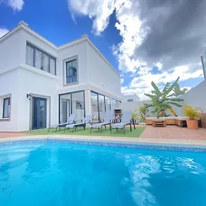 https://villa-vulcano-playa-blanca-lanzarote.in-canary-islands.com