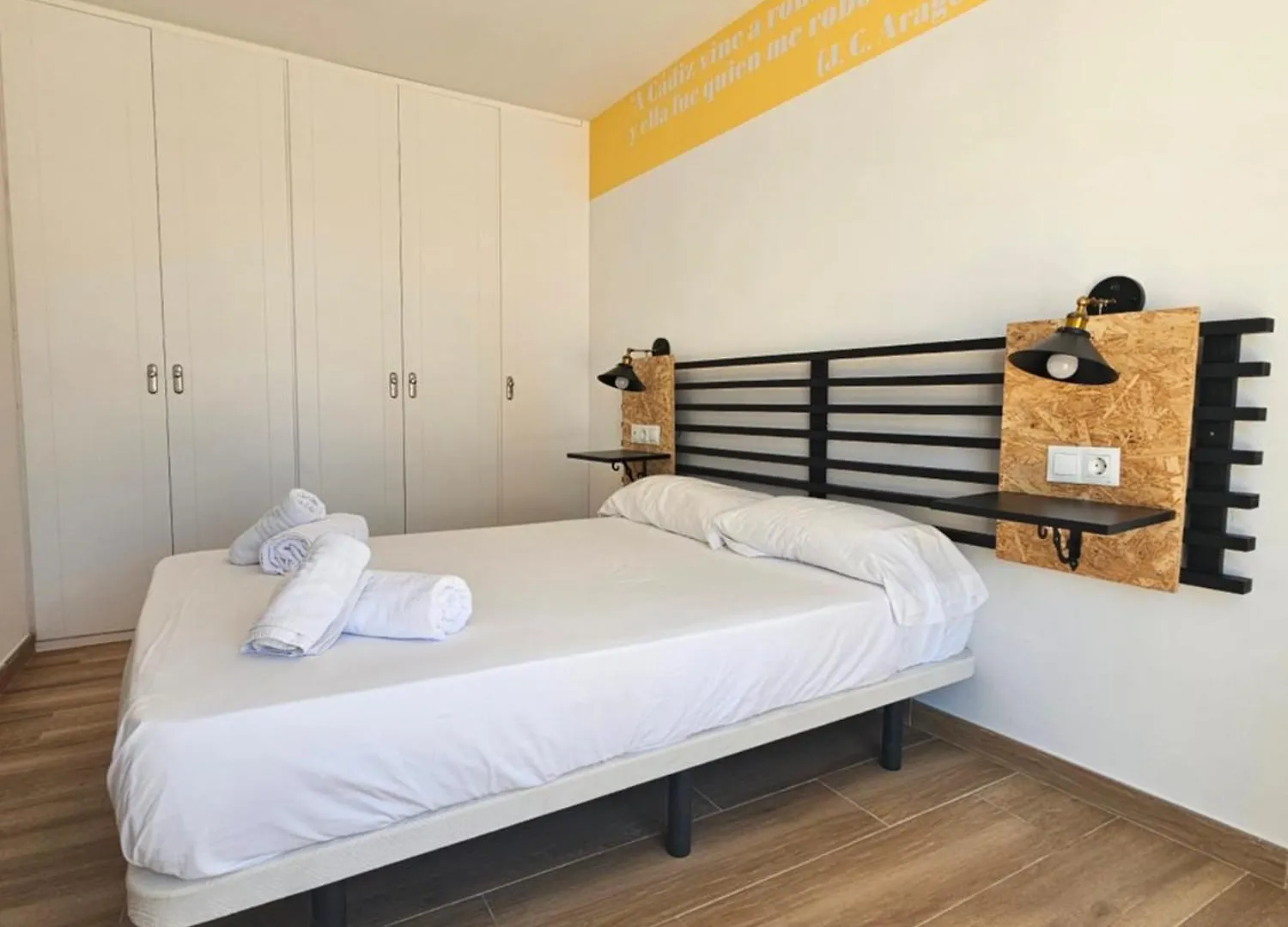 Apartamentos Plaza Santo Domingo Cadiz
